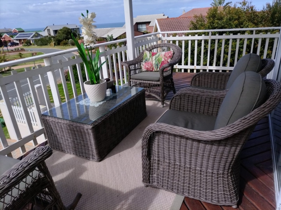 5 Bedroom Property for Sale in Outeniqua Strand Western Cape